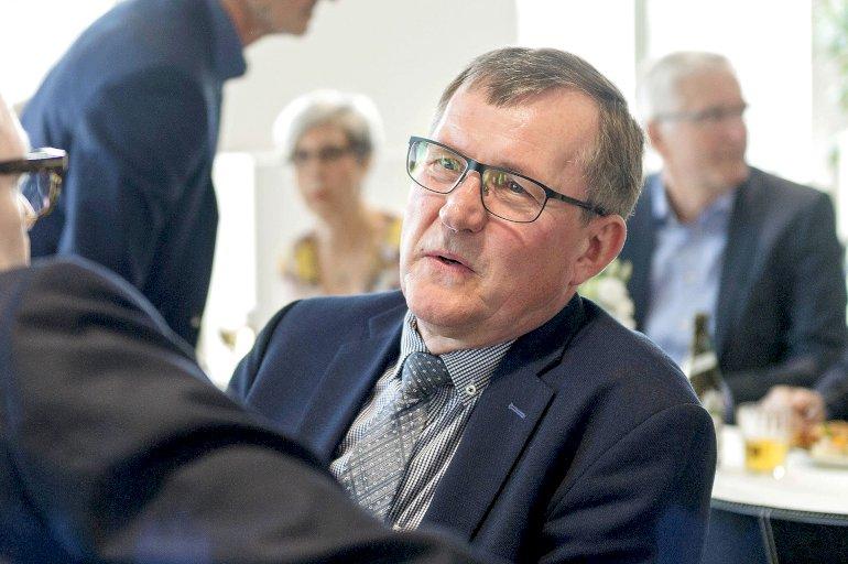 Borgmester giver hånd til otte nye statsborgere