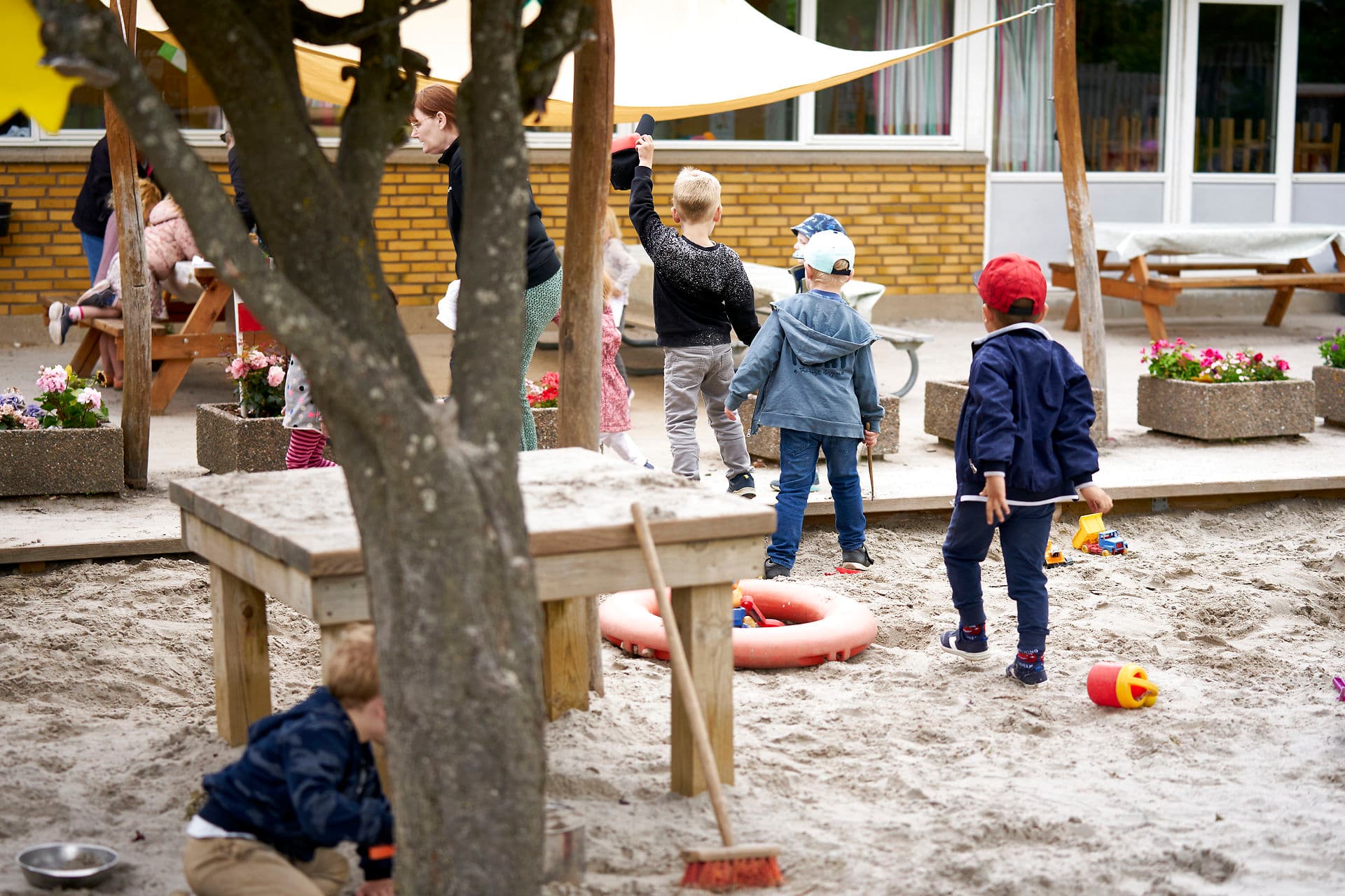 Offentligt ansatte vil hjælpe og løse opgaverne godt