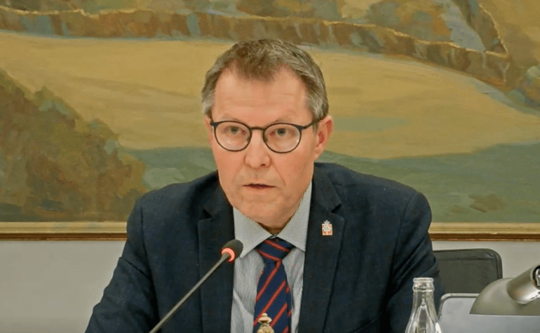 Borgmester og byrødder undskylder svigt på børneområdet