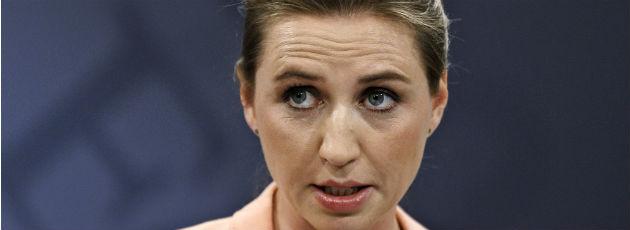 Mette Frederiksen degraderer direktør