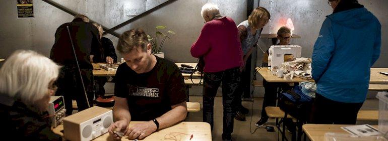 Biblioteker og kulturhuse giver plads til fiksere i repair cafeer