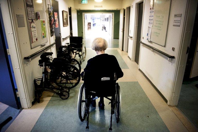 Flere kommuner åbner nu op for besøg på plejecentre