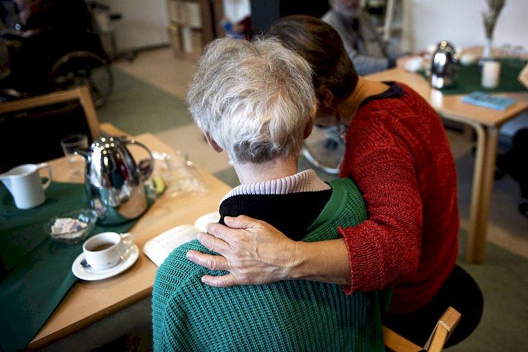 Plejehjemsbeboere kan få faste besøgspersoner indendørs