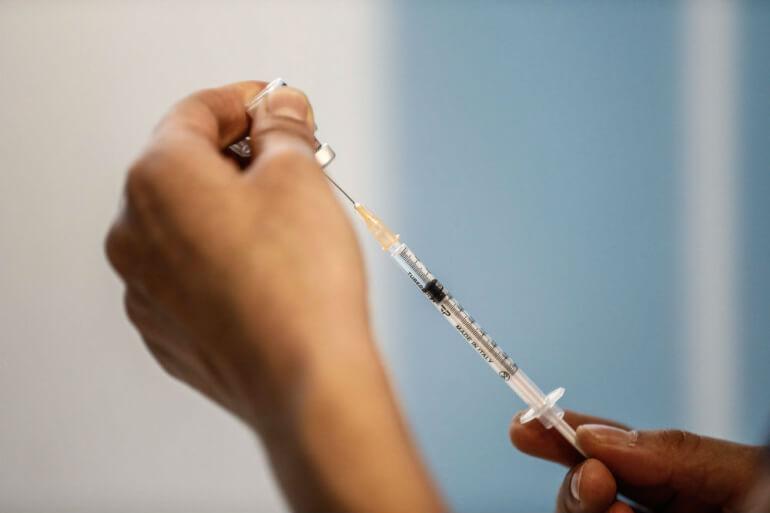 Sundhedsstyrelsen: Andet vaccinestik kan vente op til seks uger