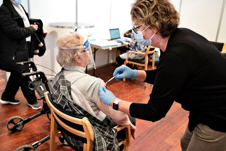 Borgere over 85 år må vente lidt på første vaccinestik