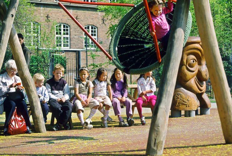 Anbragte grønlandske børn i Danmark trives bedre end danske