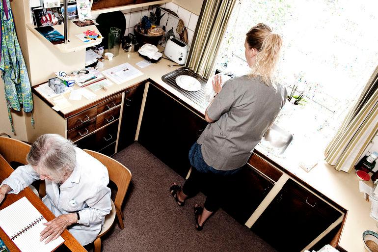 Ældre oplever skiftende personale i hjemmeplejen